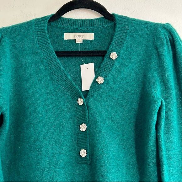 Loft Jeweled Button Henley Sweater in Brilliant Emerald Green Size XS - Picture 5 of 10